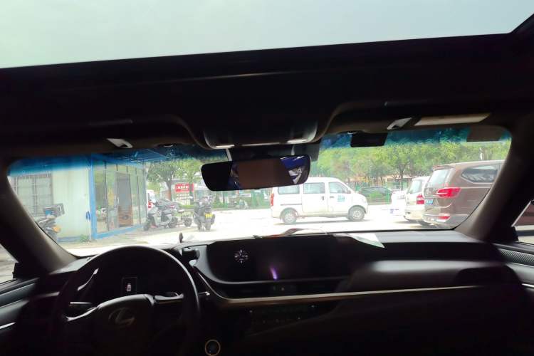 Used Lexus ES 2018 300h Premier Edition China VI Standard
