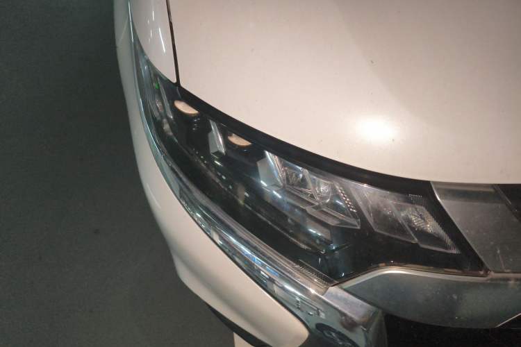 Used Mitsubishi Outlander 2019 2.4L 4x4 Zhi Xiang Edition 7 Seats China VI Standard Right Front Headlight