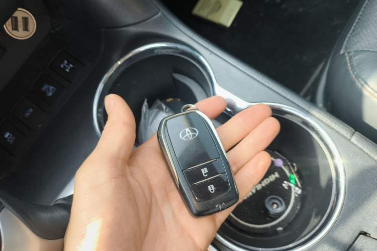 Used Toyota Highlander 2018 2.0T Four-Wheel Drive Luxury Version 7 Seats China VI Standard