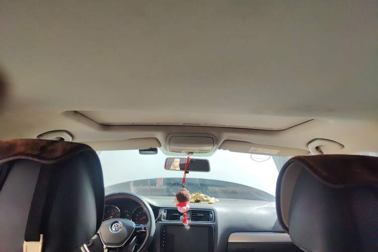 Used Volkswagen Sagitar 2015 230TSI Manual Comfort Version
