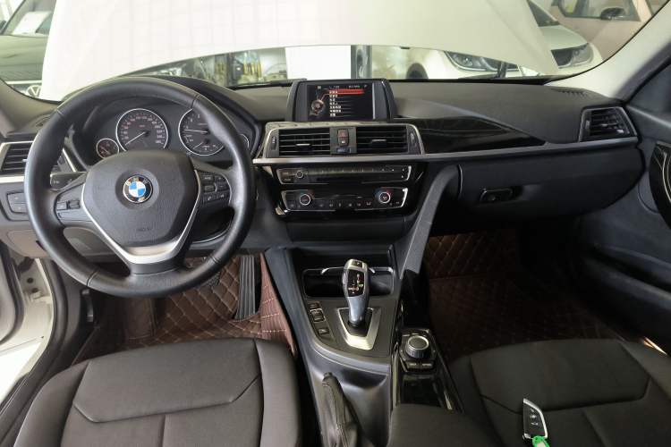 Used BMW 3 Series 2016 320Li Ambition Model
