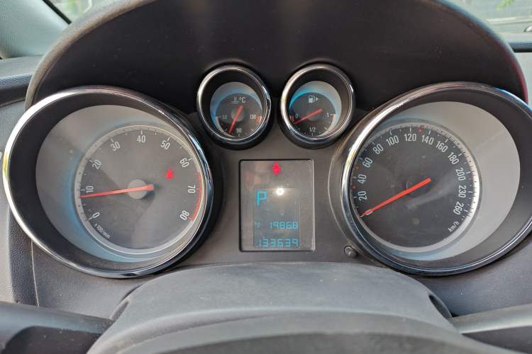 Used Buick GT 2012 XT 1.6L Automatic Fashion Edition Instrument Cluster