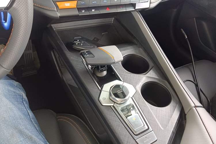 Used CHANGAN UNI-V 2022 1.5T Prestige Version Gear Lever