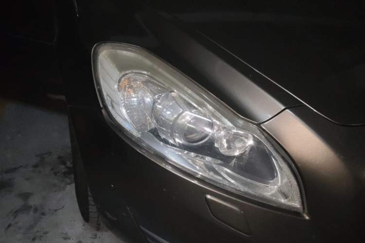 Used Volvo C70 2010 2.5T T5