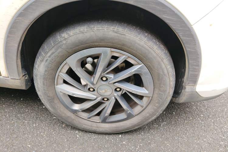 Used NETA V 2021 Standard Range Entertainment Edition Right Front Wheel Hub