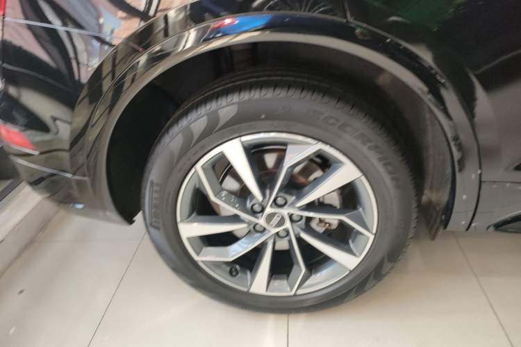 Used Audi Q5L 2023 40T Luxury Dynamic Model
