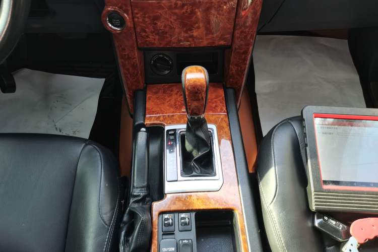 Used Toyota Prado 2016 2.7L Automatic Standard Edition Gear Lever
