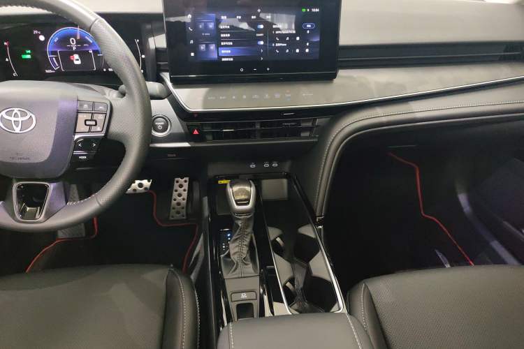 Used Toyota Camry 2026 Model Dual-Engine 2.0HSE Sport Lite Edition Audio And AC Panel