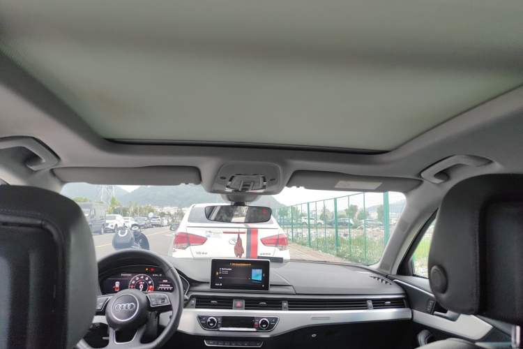 Used Audi A4L 2018 30th Anniversary Edition 45 TFSI quattro Sport model
