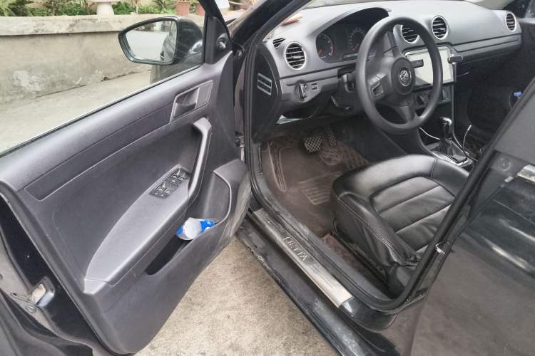 Used Volkswagen Jetta 2013 1.6L Automatic Fashion Model
