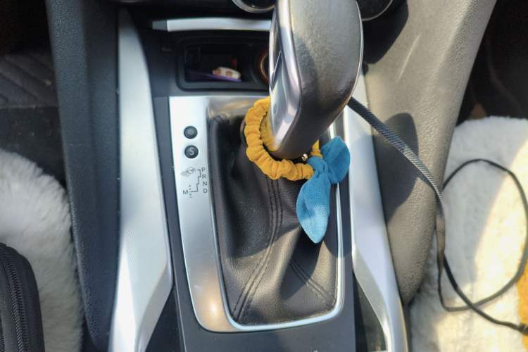 Used DS 5 2015 1.6T Luxury Edition THP160 Gear Lever