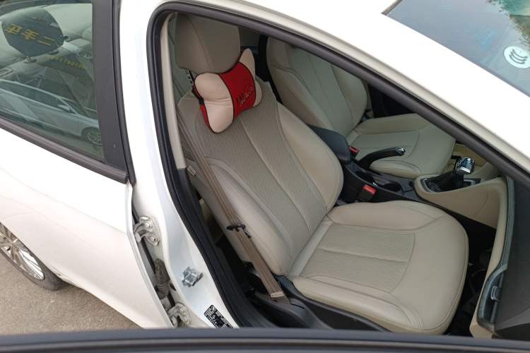 Used Buick GT 2017 15N Automatic Elite Version Right Front Seat