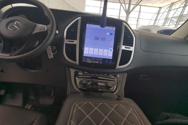 Used Mercedes-Benz Vito 2018 2.0T Elite Version 7 Seats China VI Emission Standard
