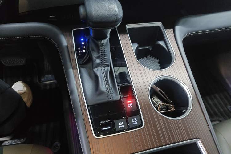 Used Toyota Granvia 2024 2.5L Hybrid Comfort Edition
