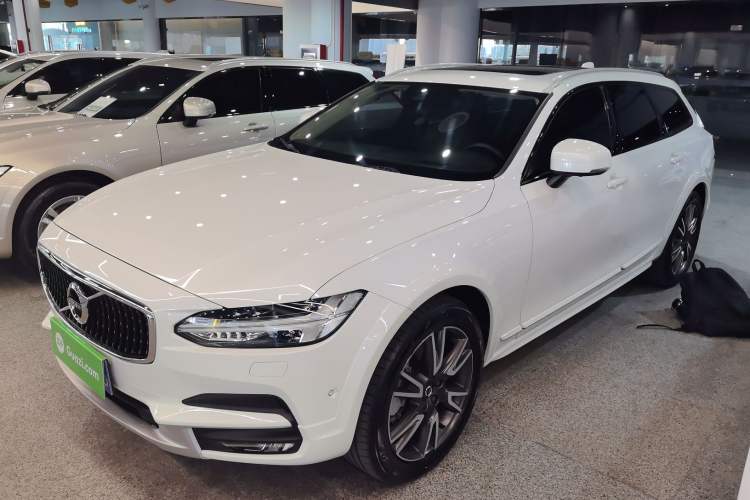 Used Volvo V90 2017 Cross Country T5 AWD Prestige Edition