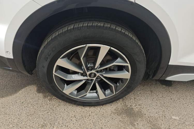 Used Audi Q5L 2022 40T Luxury Elegant Model Right Rear Wheel Hub