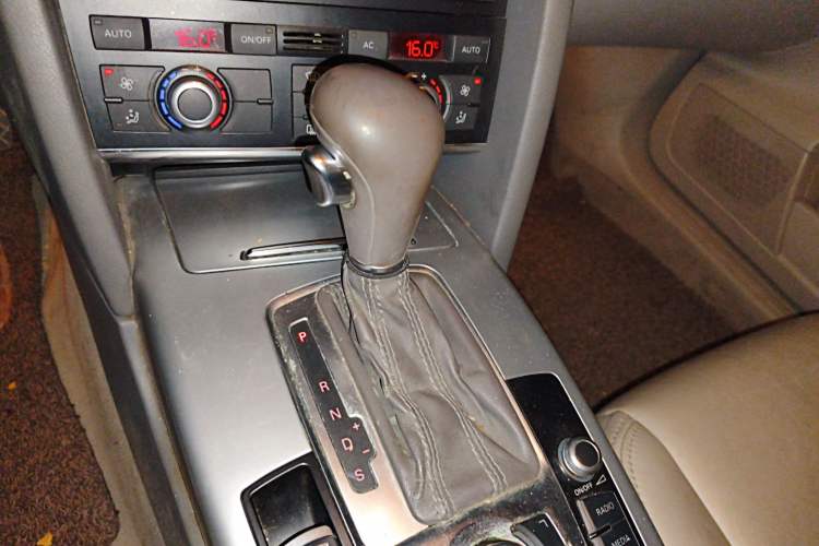 Used Audi A6L 2011 2.0 TFSI Automatic Standard Edition Gear Lever
