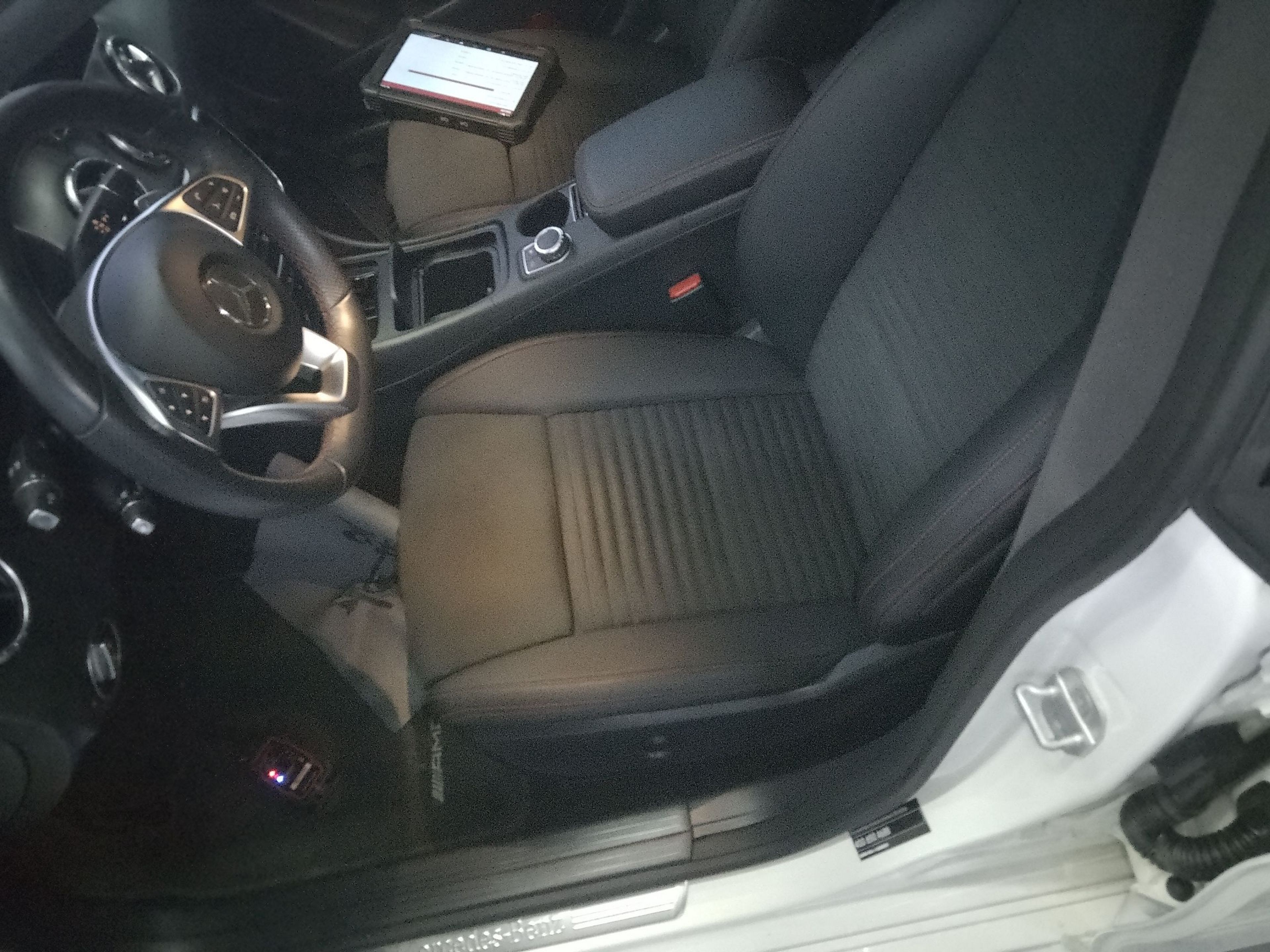 Переднее сиденье в автомобиле