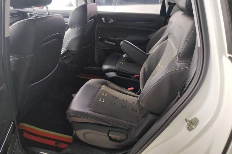 Used Baojun RM-5 2019 1.5T Manual Elite Version with 24-Hour Online Service 6 Seats