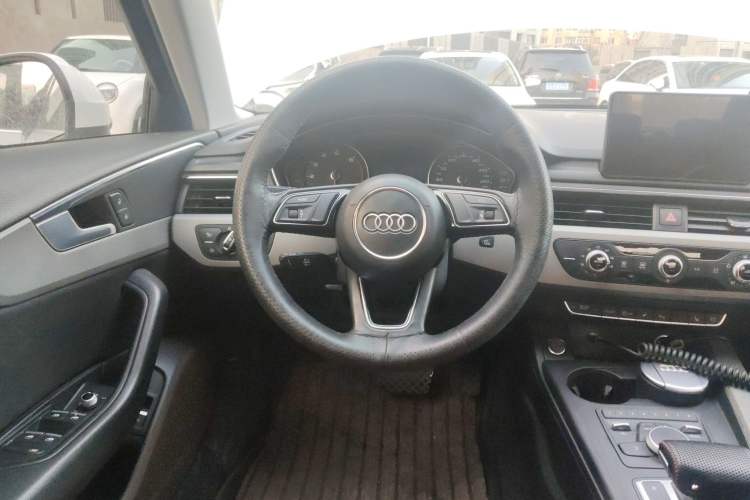 Used Audi A4L 2019 40 TFSI Ambition Version China V Steering Wheel