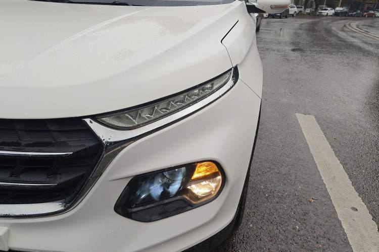 Used Baojun 510 2017 1.5L Automatic Fashion Model Left Front Headlight