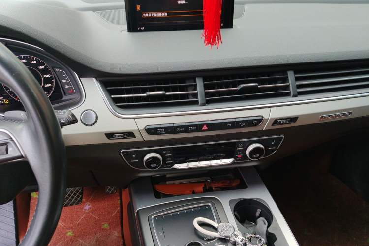 Used Audi Q7 2018 40 TFSI S line Sport Edition Audio And AC Panel