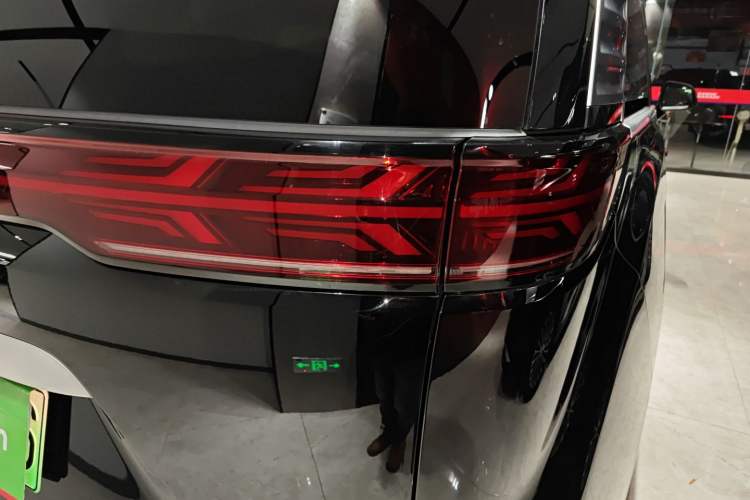 Used Denza D9 2025 DM-i Intelligent Drive 1020 Four-Wheel Drive Flagship Model