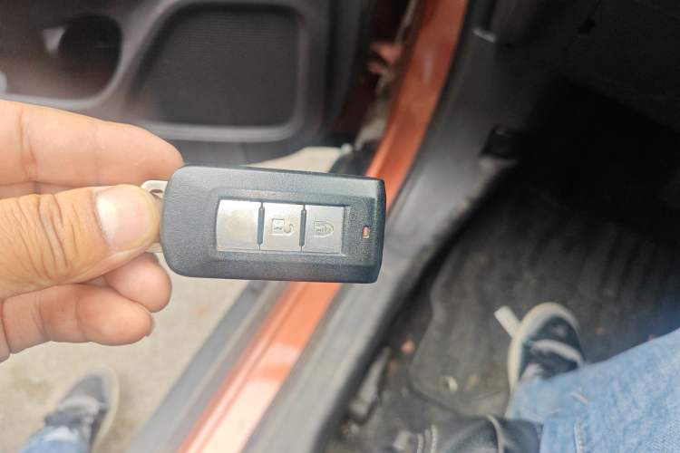 Used Mitsubishi Outlander 2013 2.4L Four-Wheel Drive Luxury Navigation Version 7 Seats