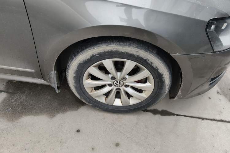 Used Volkswagen Passat 2013 1.8TSI DSG Prestige Edition Right Front Wheel Hub