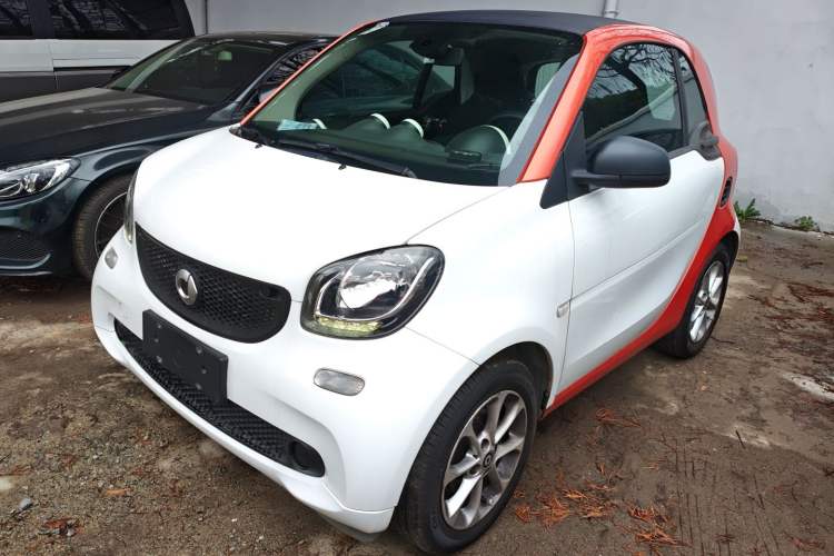 Used smart fortwo 2015 1.0L 52 kW hardtop Dynamic version