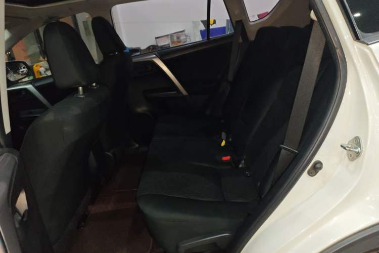 Used Toyota RAV4 2016 2.0L CVT Two-Wheel Drive Comfort Edition China V Standard
