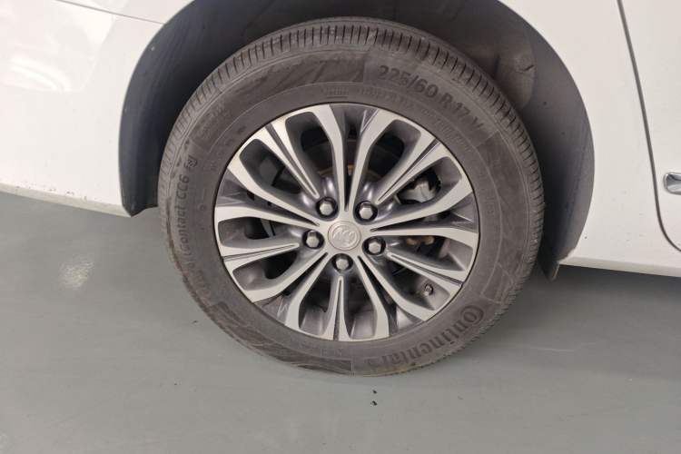 Used Buick GL8 2021 Land Cruiser Executive Class 652T Luxury Model
