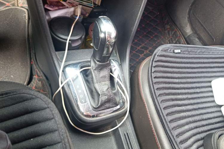 Used Volkswagen Jetta 2015 Value Edition 1.6L Automatic Comfort Version Gear Lever