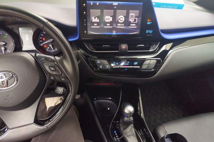 Used Toyota IZOA 2018 2.0L Yichi Version China VI Standard Audio And AC Panel