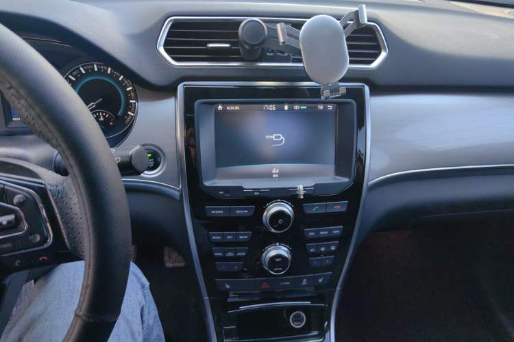 Used Haval H2 2016 Red-Label 1.5T Manual Two-Wheel Drive Luxury Model
