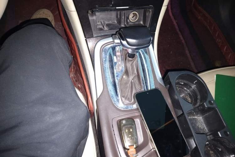 Used Buick Regal 2015 2.0L Elite Fashion Edition Gear Lever