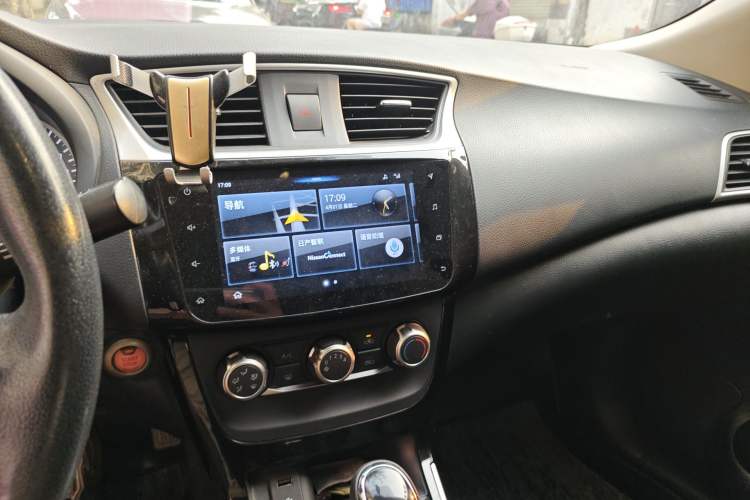 Used Nissan Sylphy 2019 1.6XV CVT Smart Connect Luxury Edition China VI Standard Audio And AC Panel