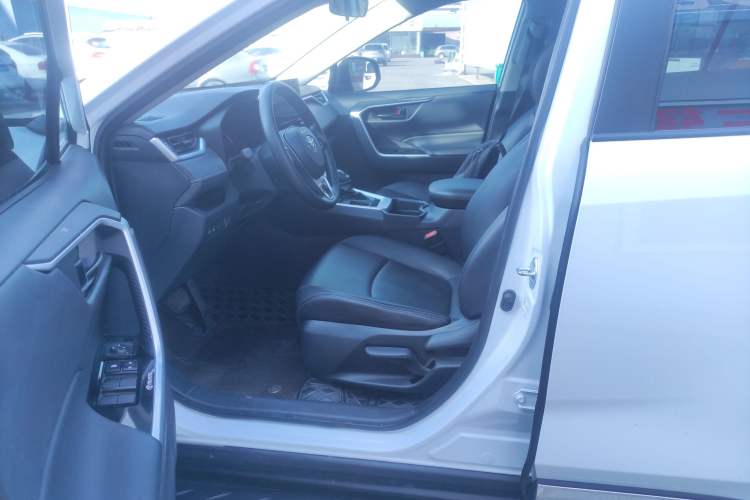 Used Toyota RAV4 2024 2.0L CVT Two-Wheel Drive Urban Edition