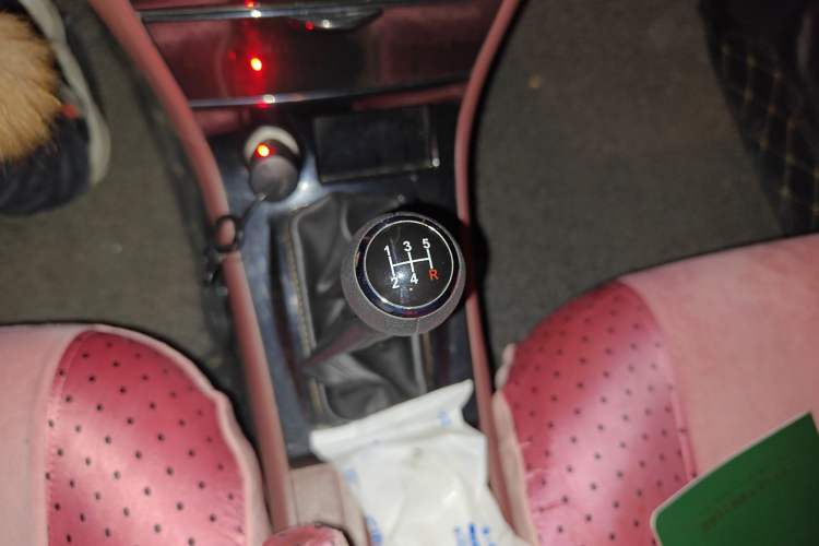 Used BYD F3 2012 Energy-Saving Model 1.5L Manual Comfort Version Gear Lever