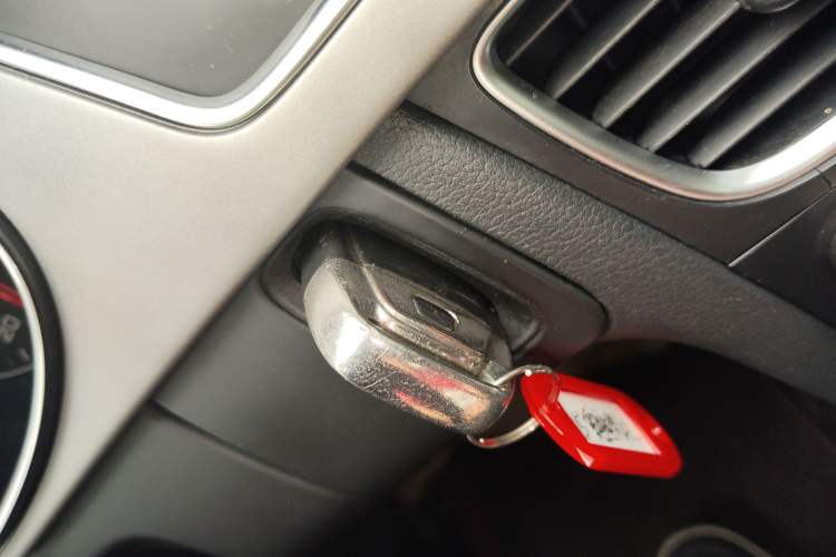 Used Audi A4L 2015 35 TFSI Automatic Comfort Model Interior 1