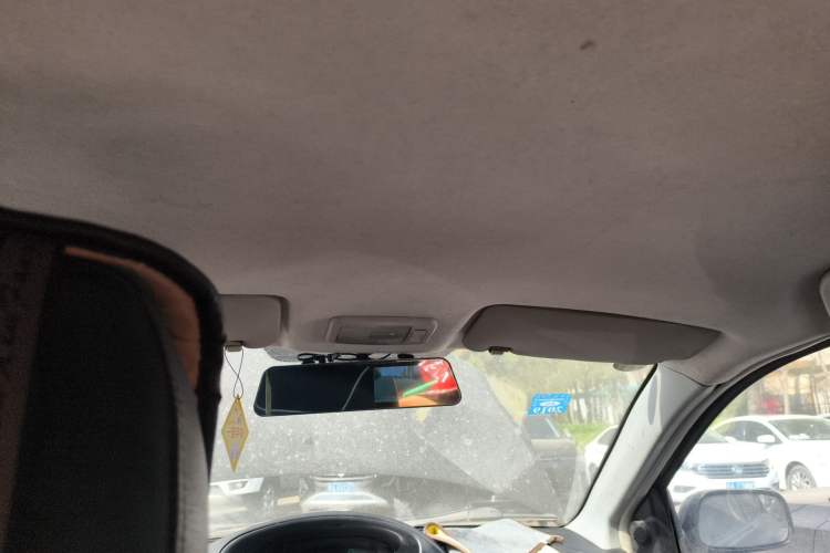 Used Geely Auto Golden Eagle 2011 Cross 1.5L Manual Standard VVT Headliner