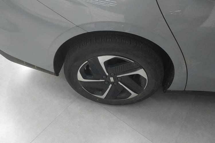 Used Geely Galaxy L6 2025 EM-i 140km Explorer+ Edition Right Rear Wheel Hub