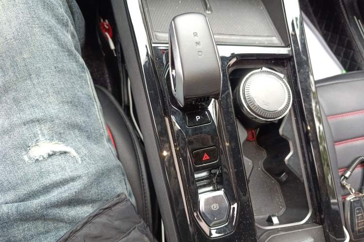 Used Geely Auto Emgrand X7 Sport 2023 Boyue COOL 1.5TD Smart Connect+ Gear Lever