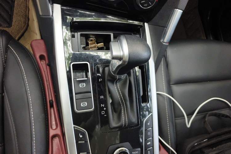 Used Haval H7 2018 Revised Version Blue-Label H7 2.0T Automatic Smart Enjoyment Trim Gear Lever