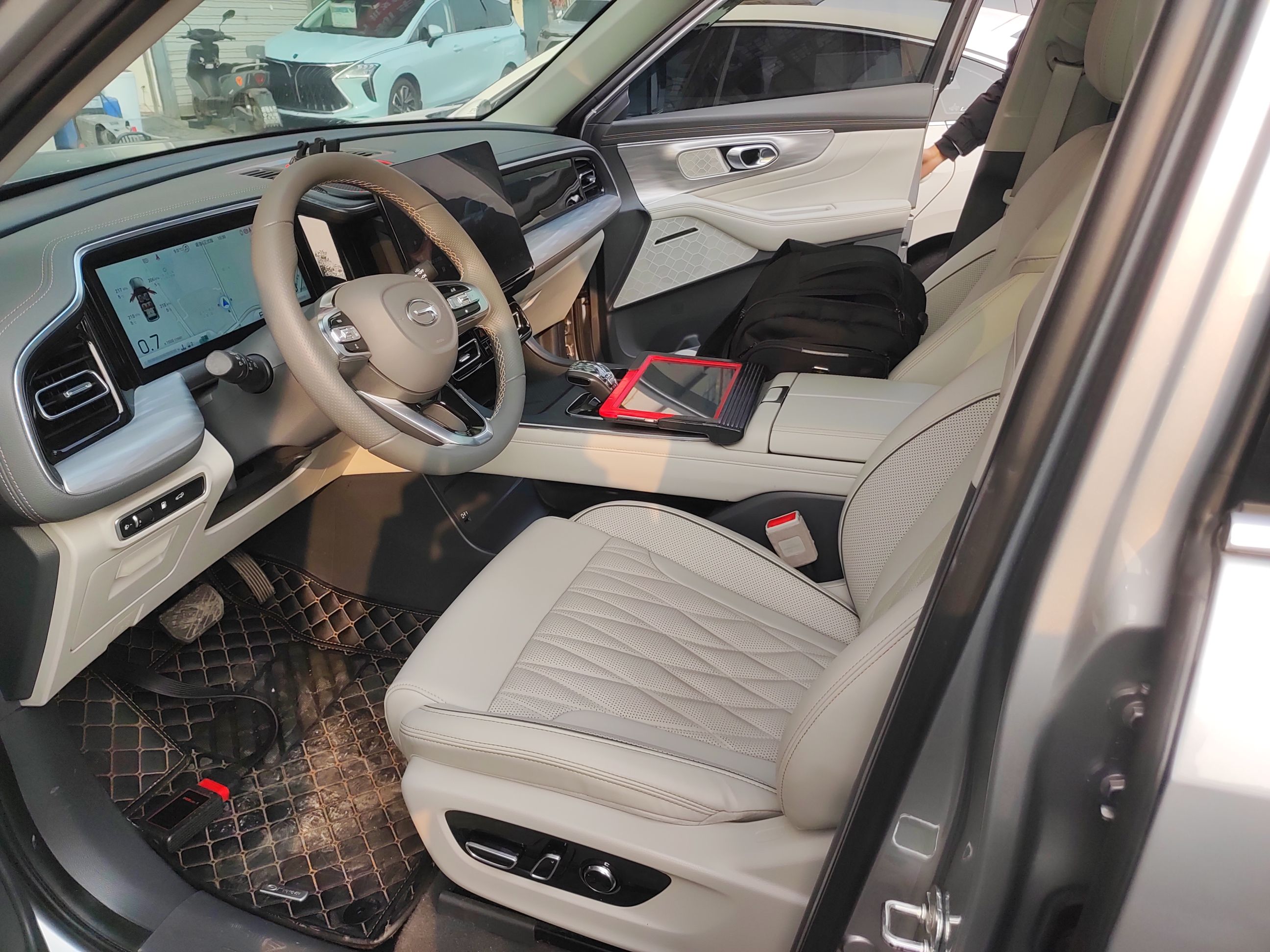 المقاعد الأمامية داخل السيارة