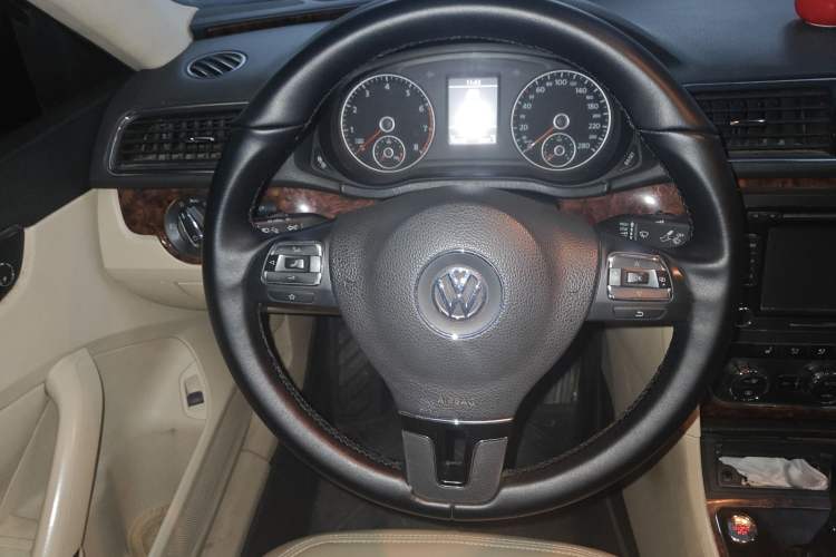 Used Volkswagen Passat 2013 1.8TSI DSG Prestige Edition Steering Wheel