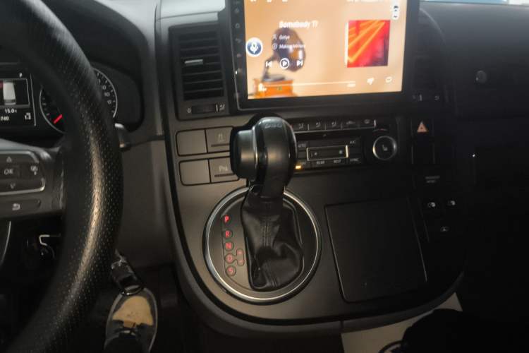 Used Volkswagen Multivan 2012 2.0 TSI Two-Wheel-Drive Luxury Edition Audio And AC Panel