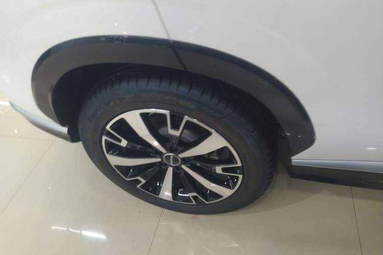 Used Roewe D5X DMH 2024 135 Tech Edition
