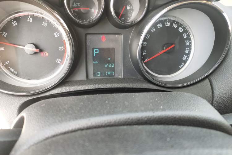 Used Buick Encore 2013 1.4T Automatic Two-Wheel Drive Elite Model Odometer Close Up