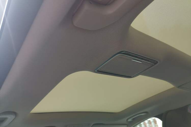 Used Mercedes-Benz C-Class 2015 Facelift C 200 L